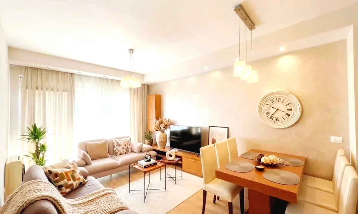 Shtepi ne shitje Apartament ne Tirane, 3+1, Mobilimi E mobiluar, Pagesa 24,900,000  Leke.