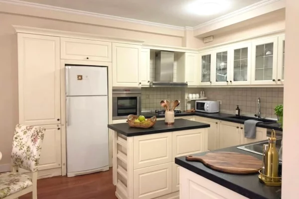 Shtepi ne shitje Apartament ne Tirane, 2+1, Mobilimi E mobiluar, Pagesa 249,000  Euro.