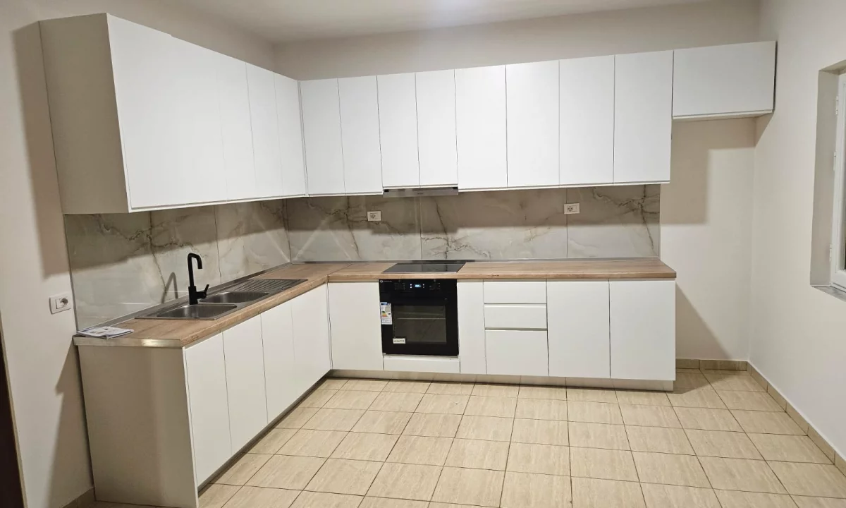 Shtepi me qera Apartament ne Tirane, 2+1, Mobilimi E mobiluar, Pagesa 55,000  Leke.