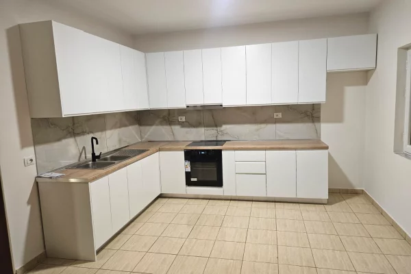 Shtepi me qera 2+1 ne Tirane - 55,000 Leke