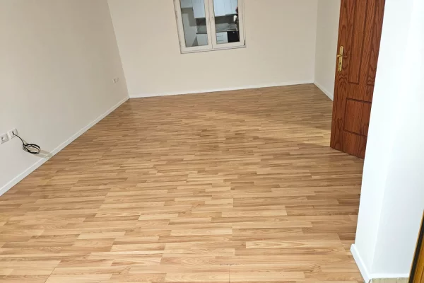 Shtepi me qera Apartament ne Tirane, 2+1, Mobilimi E mobiluar, Pagesa 55,000  Leke.