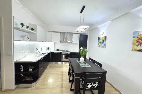 Shtepi me qera Apartament ne Tirane, 2+1, Mobilimi E mobiluar, Pagesa 1,000  Euro.