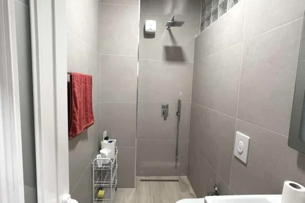Shtepi me qera Apartament ne Tirane, 2+1, Mobilimi E mobiluar, Pagesa 680  Euro.