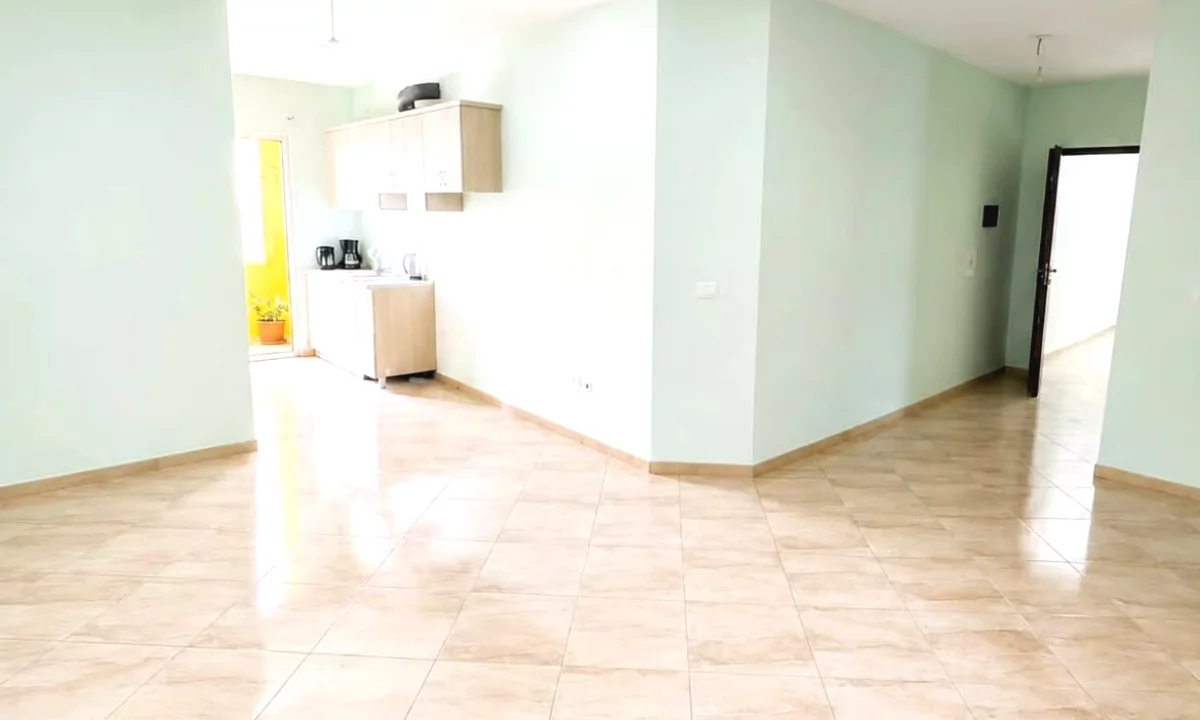 Shtepi ne shitje Apartament ne Tirane, 2+1, Mobilimi Bosh, pa mobiluar, Pagesa 100,000  Euro.