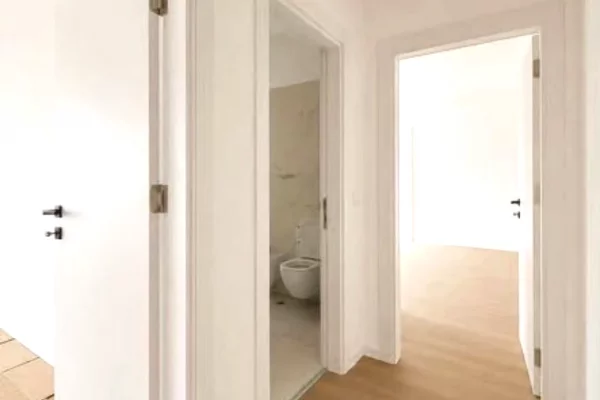 Shtepi ne shitje Apartament ne Tirane, 1+1, Mobilimi Bosh, pa mobiluar, Pagesa 112,000  Euro.