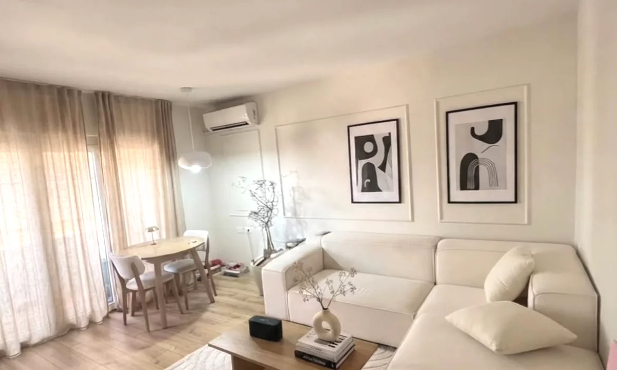 Shtepi ne shitje Apartament ne Tirane, 1+1, Mobilimi E mobiluar, Pagesa 165,000  Euro.