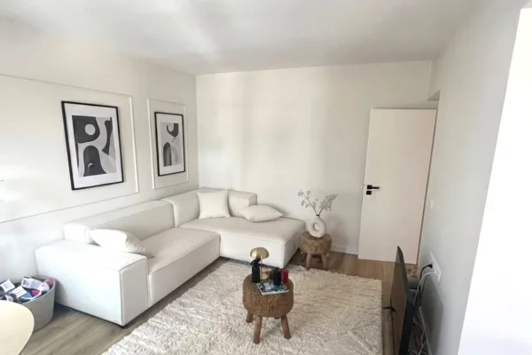 Shtepi ne shitje Apartament ne Tirane, 1+1, Mobilimi E mobiluar, Pagesa 165,000  Euro.