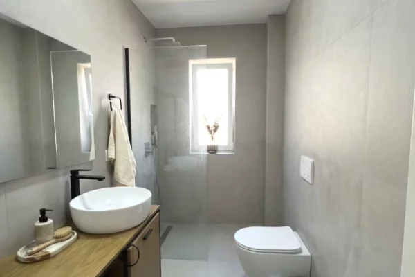 Shtepi ne shitje Apartament ne Tirane, 1+1, Mobilimi E mobiluar, Pagesa 165,000  Euro.