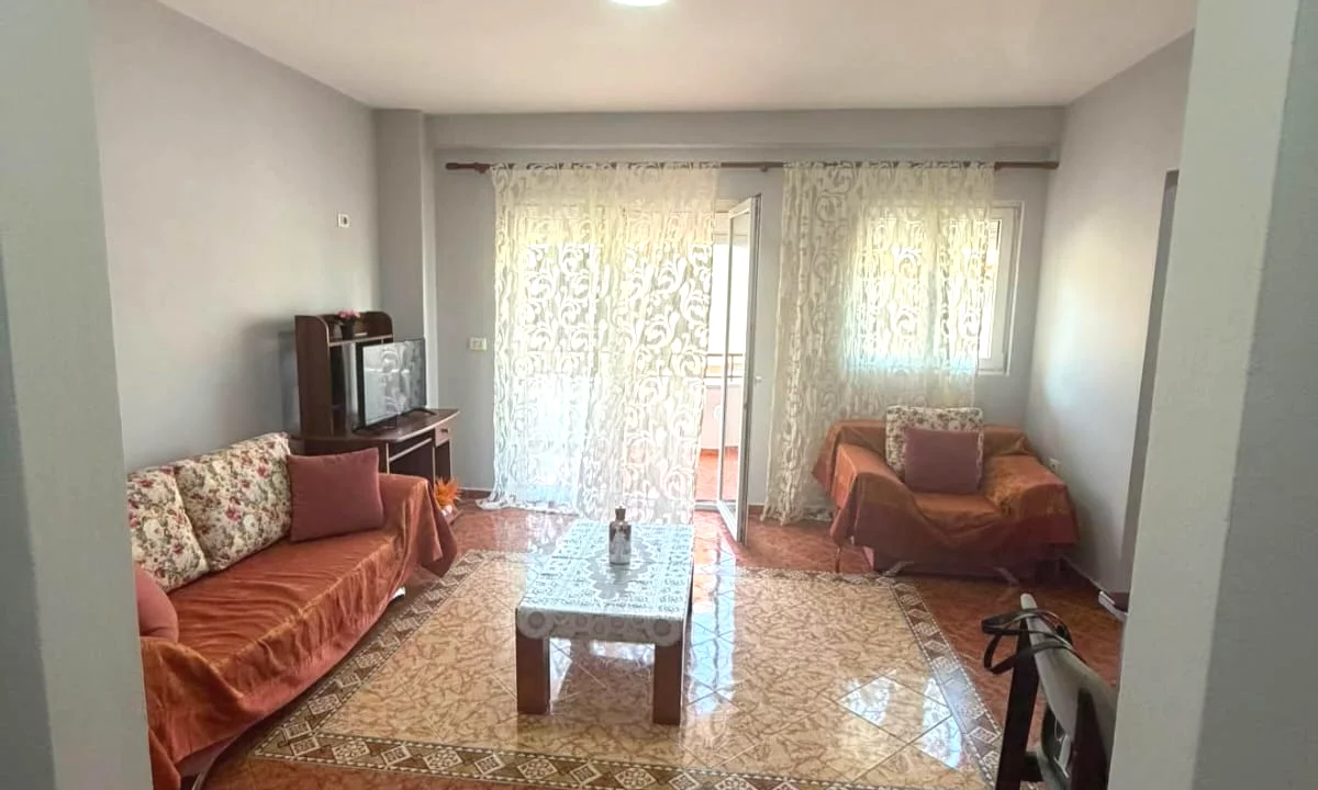 Shtepi me qera Apartament ne Tirane, 1+1, Mobilimi E mobiluar, Pagesa 45,000  Leke.