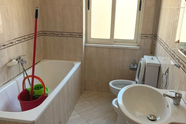 Shtepi me qera Apartament ne Tirane, 1+1, Mobilimi E mobiluar, Pagesa 45,000  Leke.