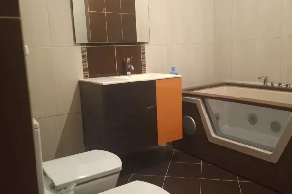 Shtepi me qera Apartament ne Tirane, 2+1, Mobilimi E mobiluar, Pagesa 45,000  Leke.