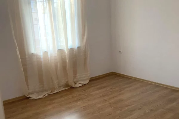 Jepet ambient biznesi me qira ne Qender , prane Ufo 