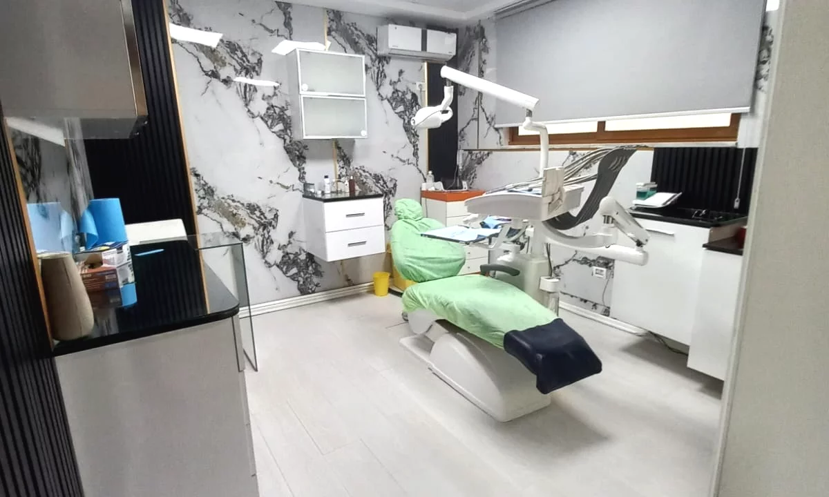 Jepet me qira klinike dentare – Komuna e Parisit