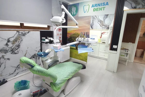 Jepet me qira klinike dentare – Komuna e Parisit