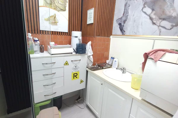 Jepet me qira klinike dentare – Komuna e Parisit