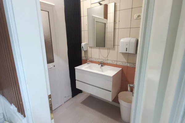 Jepet me qira klinike dentare – Komuna e Parisit