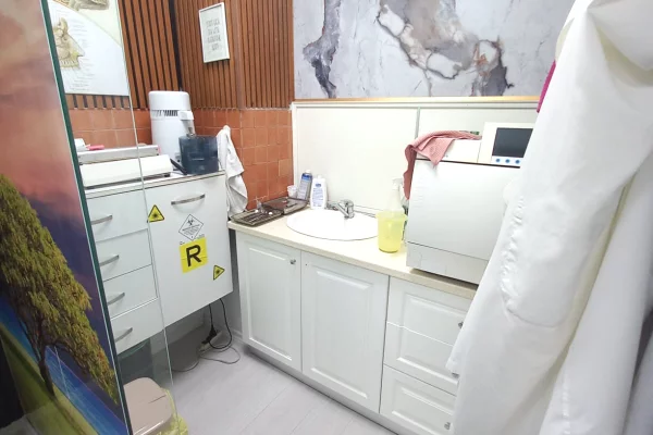 Jepet me qira klinike dentare – Komuna e Parisit