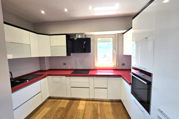 Shtepi ne shitje Apartament ne Tirane, 2+1, Mobilimi E mobiluar, Pagesa 250,000  Euro.