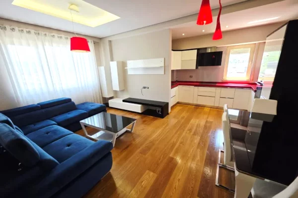 Shtepi ne shitje Apartament ne Tirane, 2+1, Mobilimi E mobiluar, Pagesa 250,000  Euro.