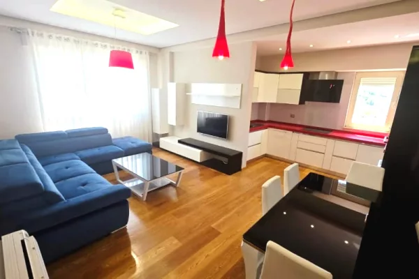 Shtepi ne shitje Apartament ne Tirane, 2+1, Mobilimi E mobiluar, Pagesa 250,000  Euro.