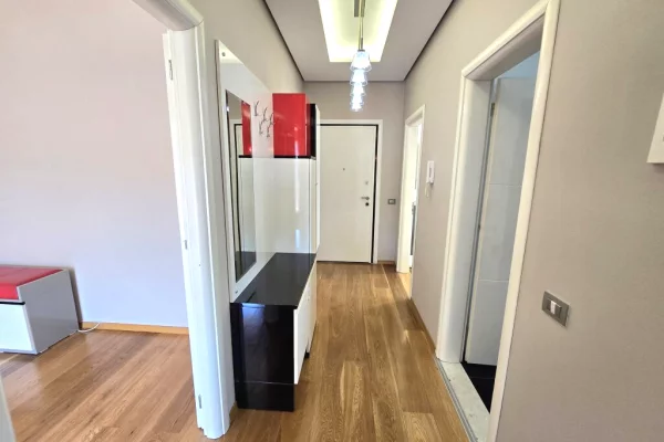 Shtepi ne shitje Apartament ne Tirane, 2+1, Mobilimi E mobiluar, Pagesa 250,000  Euro.