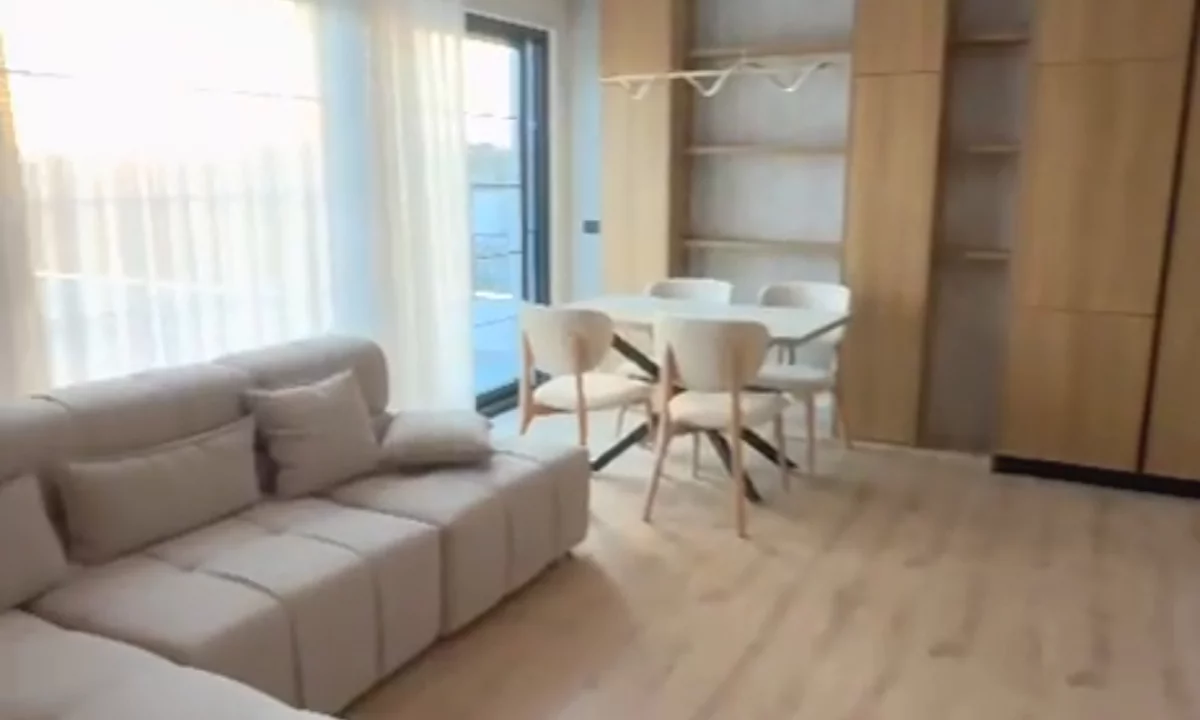 Shtepi me qera Vila Luksoze ne Tirane, 3+1, Mobilimi E mobiluar, Pagesa 4,000  Euro.