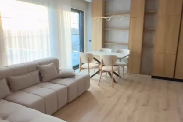 Shtepi me qera 3+1 ne Tirane - 4,000 Euro