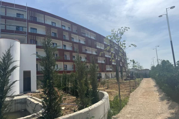Shtepi ne shitje Apartament ne Durres, 1+1, Mobilimi Bosh, pa mobiluar, Pagesa 73,700  Euro.