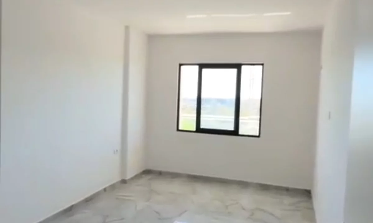 Shtepi ne shitje Apartament ne Durres, 1+1, Mobilimi Bosh, pa mobiluar, Pagesa 75,900  Euro.