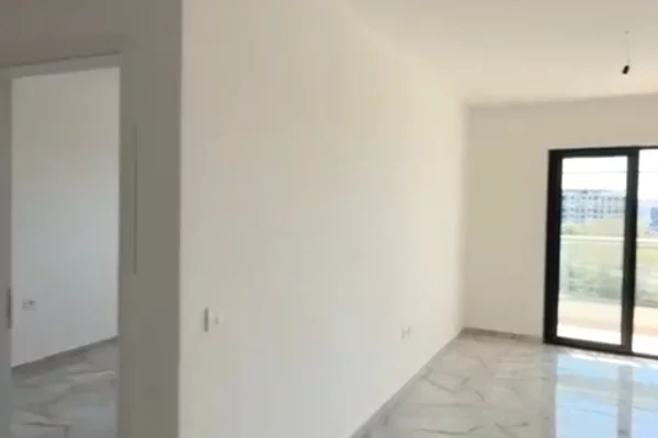 Shtepi ne shitje Apartament ne Durres, 1+1, Mobilimi Bosh, pa mobiluar, Pagesa 75,900  Euro.