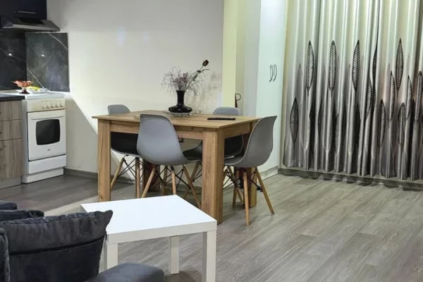 Shtepi me qera Apartament ne Tirane, 1+1, Mobilimi E mobiluar, Pagesa 45,000  Leke.