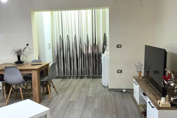 Shtepi me qera Apartament ne Tirane, 1+1, Mobilimi E mobiluar, Pagesa 45,000  Leke.