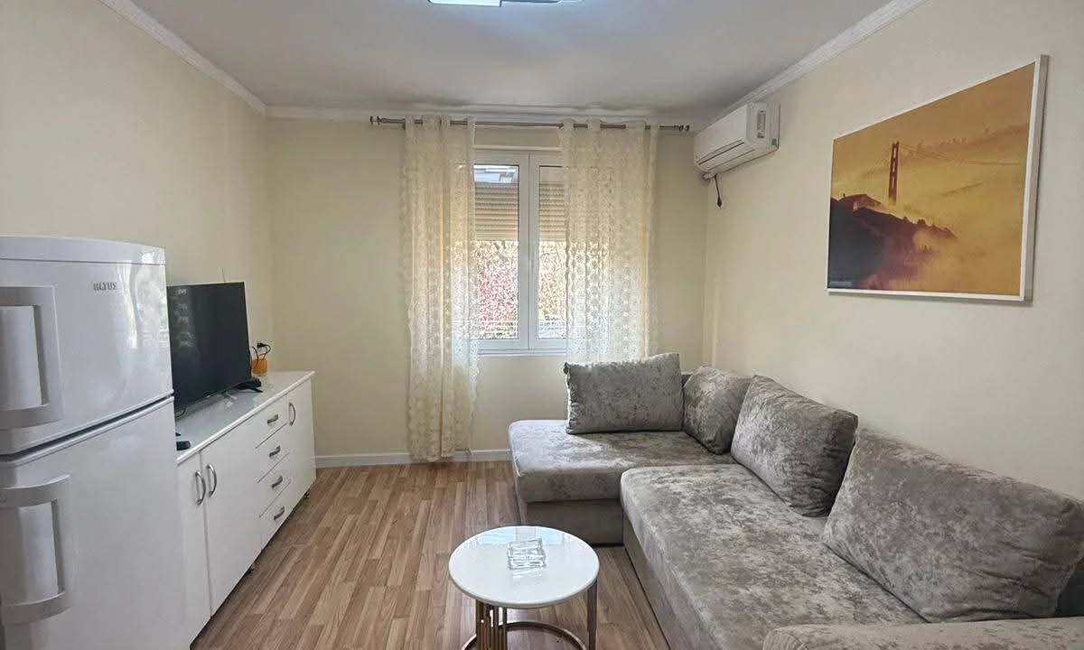 Shtepi me qera Apartament ne Tirane, 1+1, Mobilimi E mobiluar, Pagesa 50,000  Leke.
