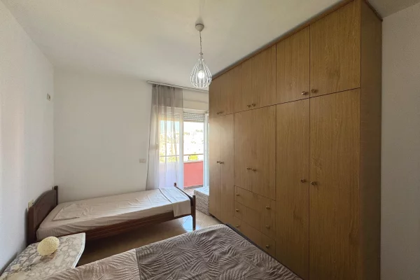 Shtepi me qera Apartament ne Tirane, 2+1, Mobilimi E mobiluar, Pagesa 70,000  Leke.