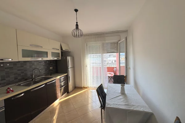 Shtepi me qera Apartament ne Tirane, 2+1, Mobilimi E mobiluar, Pagesa 70,000  Leke.