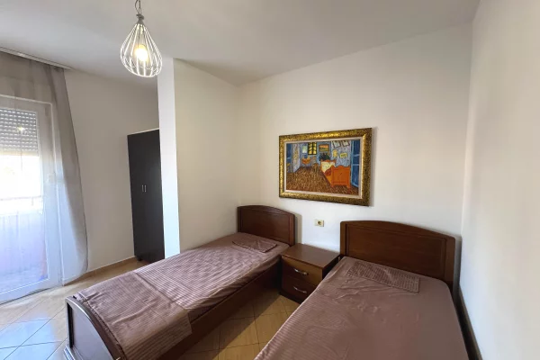 Shtepi me qera Apartament ne Tirane, 2+1, Mobilimi E mobiluar, Pagesa 70,000  Leke.
