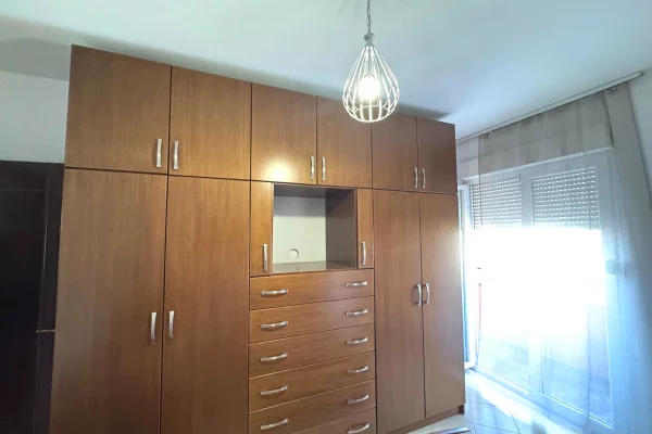 Shtepi me qera Apartament ne Tirane, 2+1, Mobilimi E mobiluar, Pagesa 70,000  Leke.