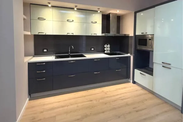 Shtepi ne shitje Apartament ne Tirane, 2+1, Mobilimi Pjeserisht e mobiluar, Pagesa 198,000  Euro.