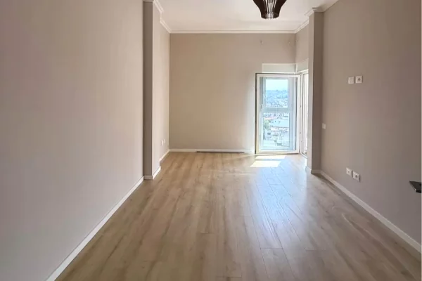 Shtepi ne shitje Apartament ne Tirane, 2+1, Mobilimi Pjeserisht e mobiluar, Pagesa 198,000  Euro.