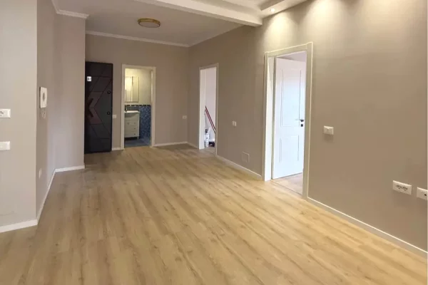 Shtepi ne shitje Apartament ne Tirane, 2+1, Mobilimi Pjeserisht e mobiluar, Pagesa 198,000  Euro.