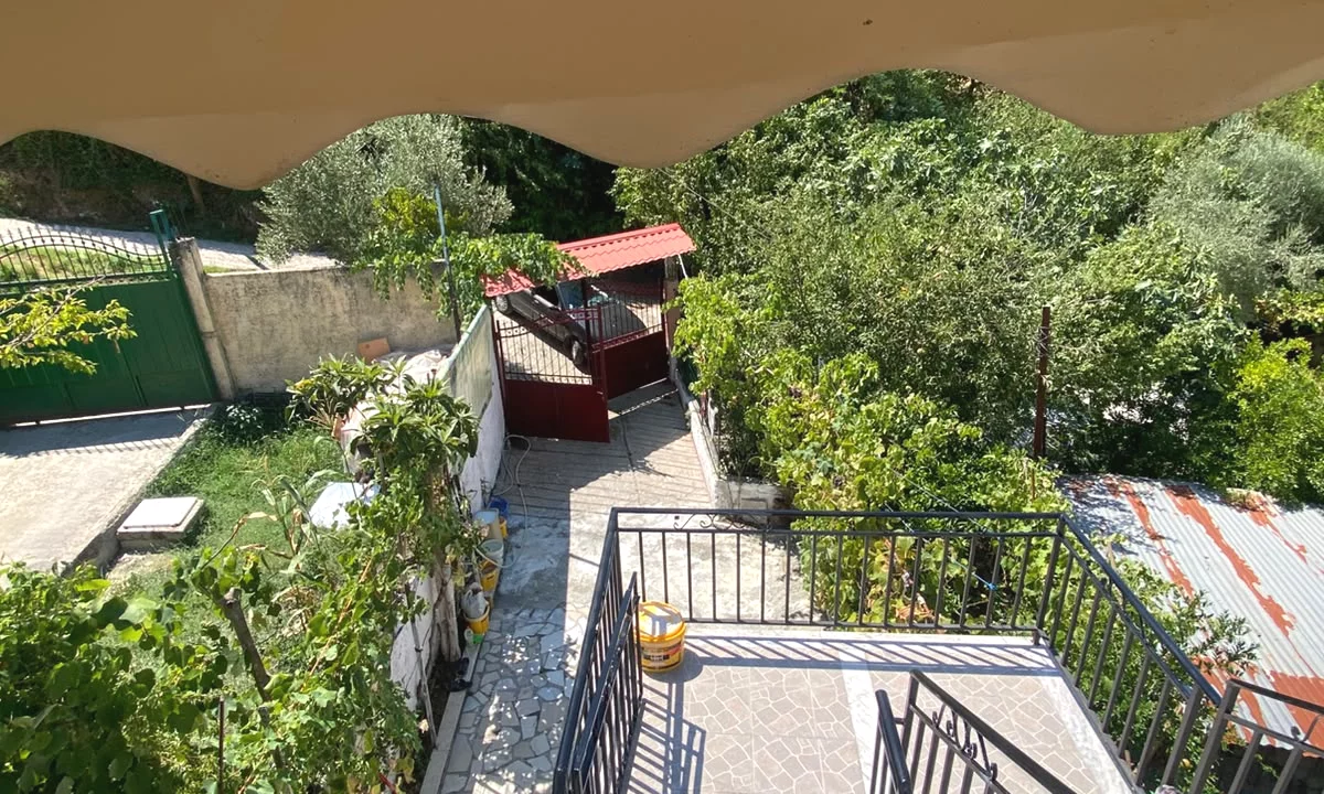 Shtepi ne shitje Shtepi Private ne Tirane, 1+1, Mobilimi E mobiluar, Pagesa 20,000,000  Leke.