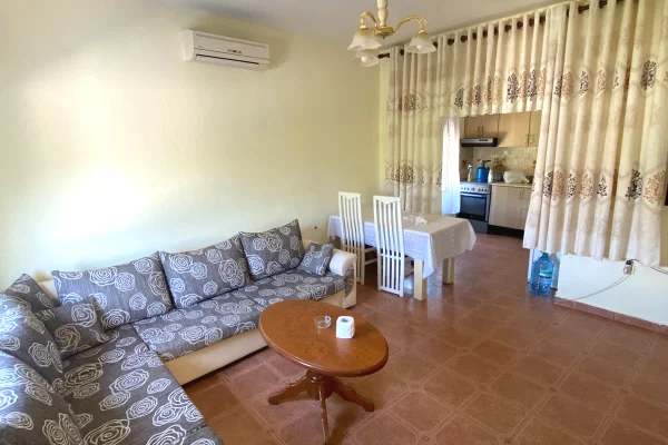 Shtepi ne shitje Shtepi Private ne Tirane, 1+1, Mobilimi E mobiluar, Pagesa 20,000,000  Leke.