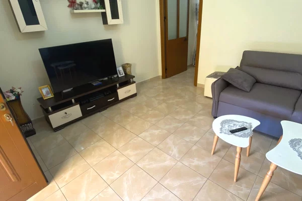 Shtepi ne shitje Shtepi Private ne Tirane, 1+1, Mobilimi E mobiluar, Pagesa 20,000,000  Leke.