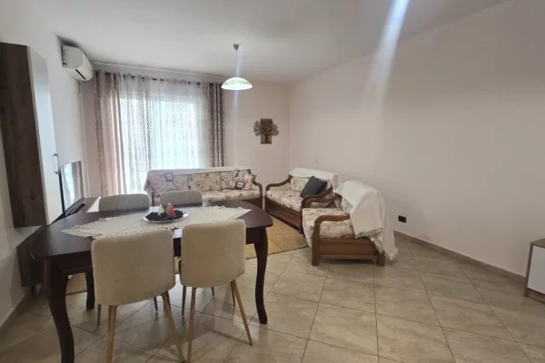 Shtepi me qera Apartament ne Tirane, 2+1, Mobilimi E mobiluar, Pagesa 65,000  Leke.