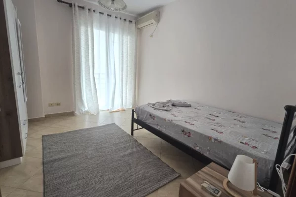 Shtepi me qera Apartament ne Tirane, 2+1, Mobilimi E mobiluar, Pagesa 65,000  Leke.