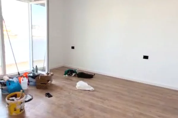 Shtepi ne shitje Apartament ne Tirane, 1+1, Mobilimi Bosh, pa mobiluar, Pagesa 125,000  Euro.