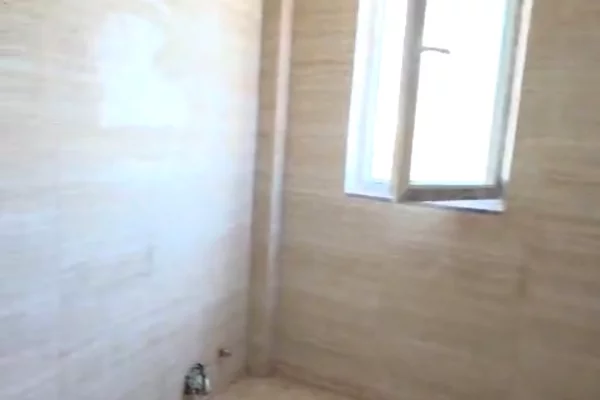 Shtepi ne shitje Apartament ne Tirane, 1+1, Mobilimi Bosh, pa mobiluar, Pagesa 125,000  Euro.