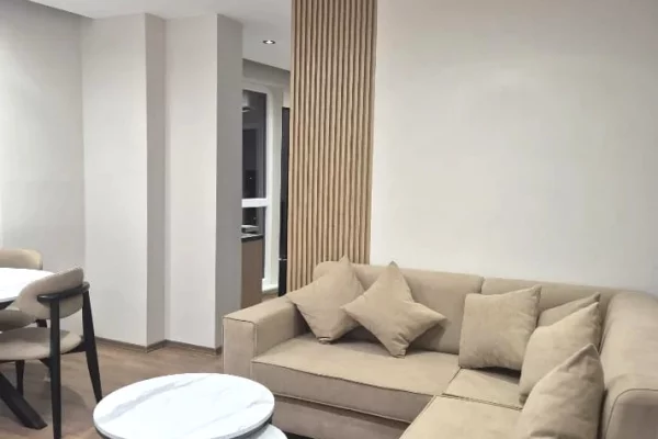 Apartament 1+1 me qera  tek Shkolla e Bashkuar prane Qsut. 