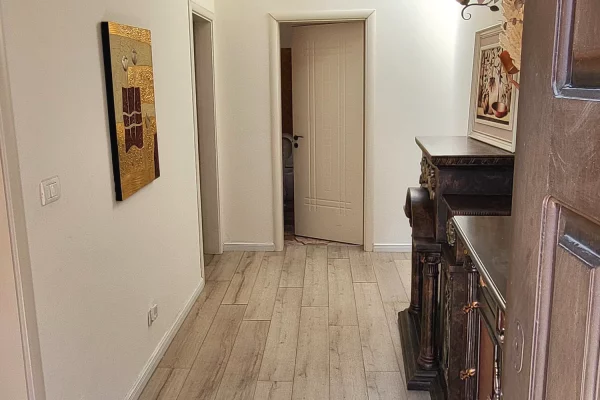 Shtepi me qera Apartament ne Tirane, 2+1, Mobilimi E mobiluar, Pagesa 70,000  Leke.