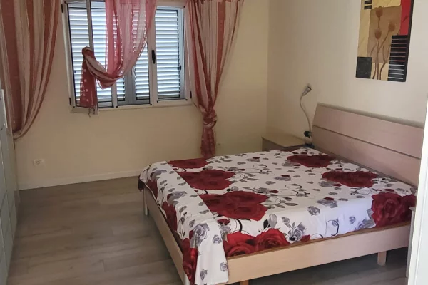 Shtepi me qera 2+1 ne Tirane - 70,000 Leke